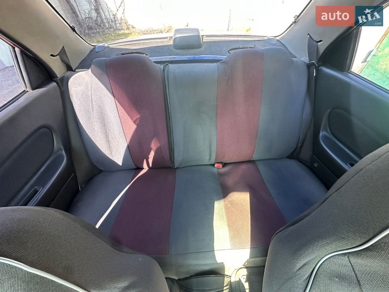 Седан Mazda 323 1997 в Черноморске