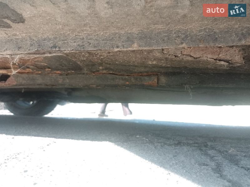 Седан Mazda 323 2002 в Ріпках