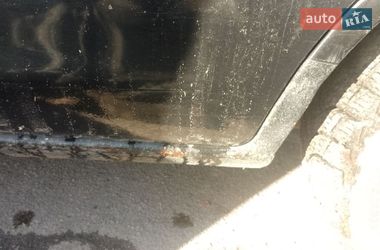 Седан Mazda 323 2002 в Ріпках