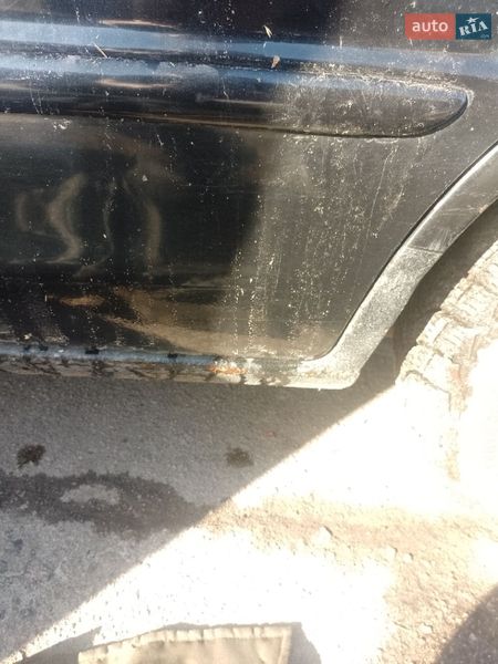 Седан Mazda 323 2002 в Ріпках