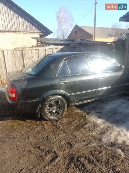 Седан Mazda 323 2002 в Ріпках