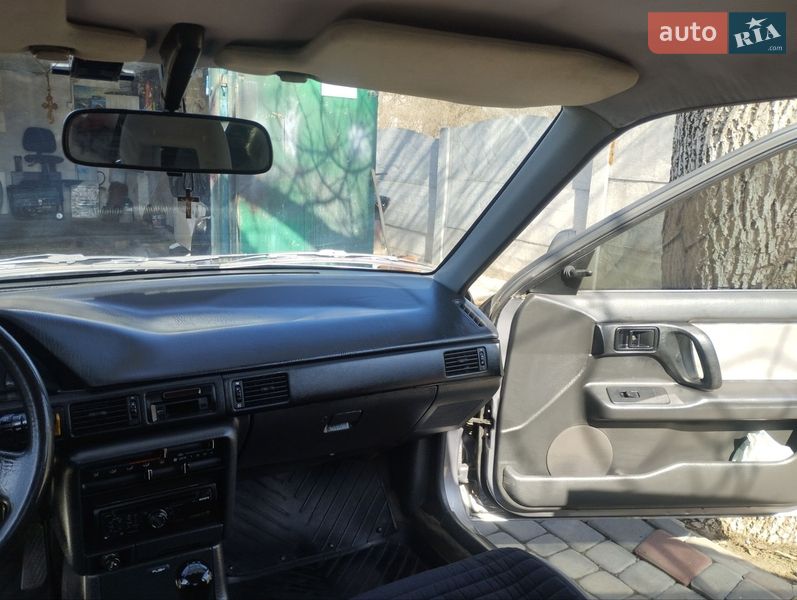 Седан Mazda 323 1989 в Полтаве