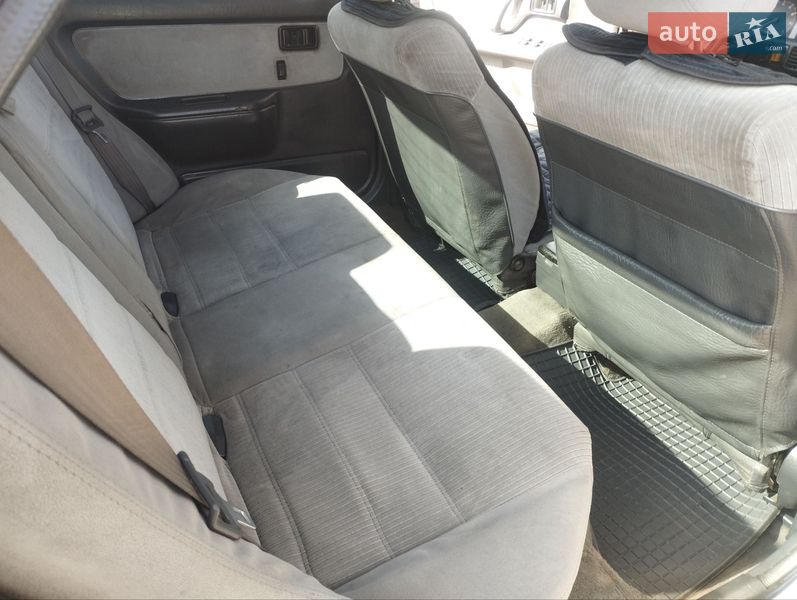 Седан Mazda 323 1989 в Полтаве