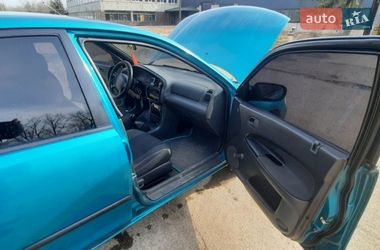Седан Mazda 323 1996 в Кривом Роге