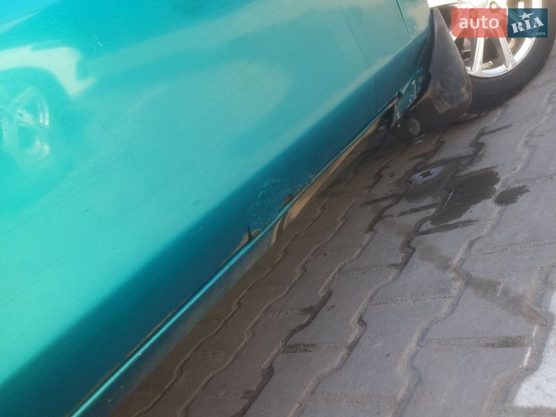 Хетчбек Mazda 323 1997 в Житомирі