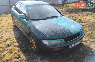 Седан Mazda 323 1995 в Узине