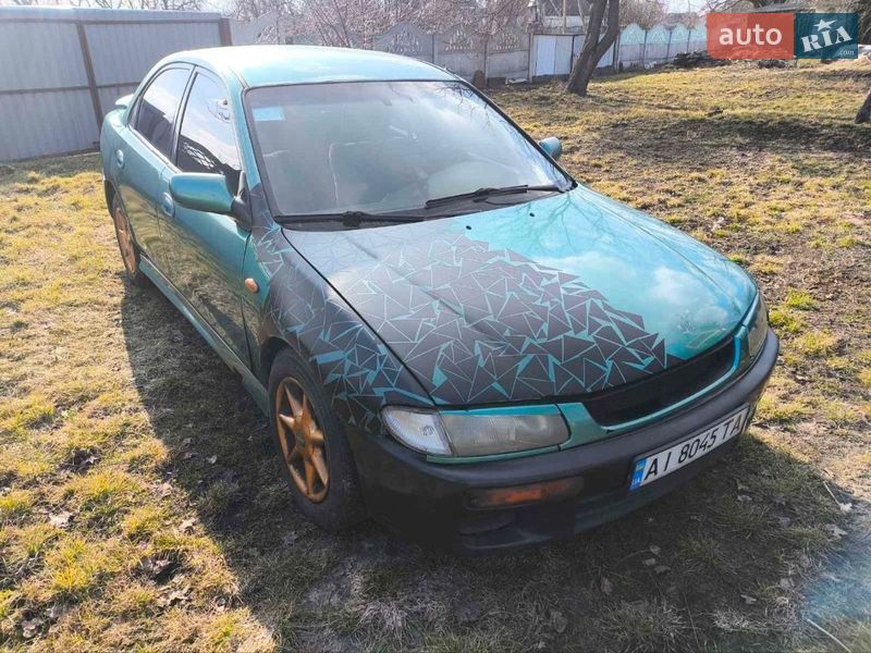 Седан Mazda 323 1995 в Узине