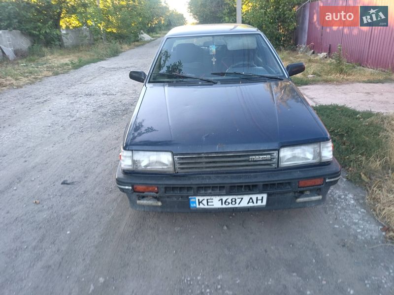Седан Mazda 323 1987 в Верхівцеві