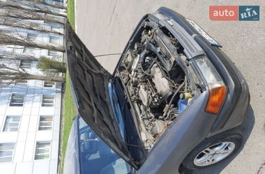 Седан Mazda 323 1991 в Киеве