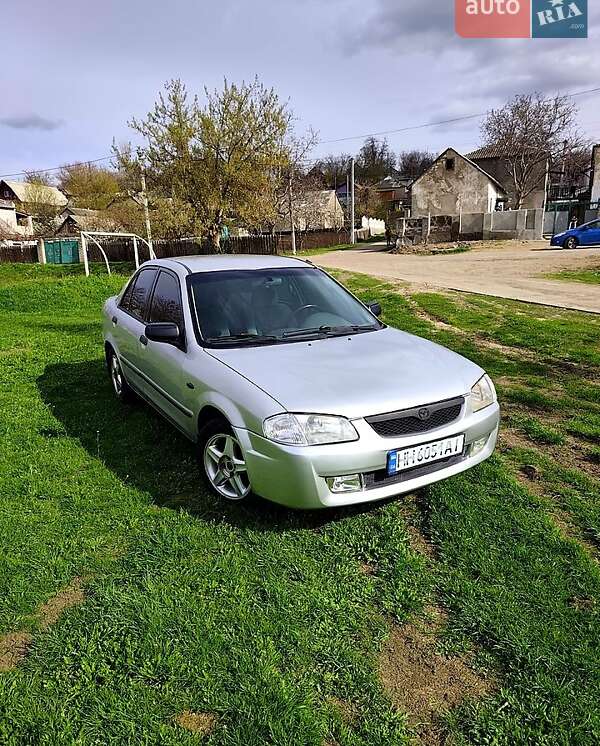 Седан Mazda 323 1998 в Вознесенске