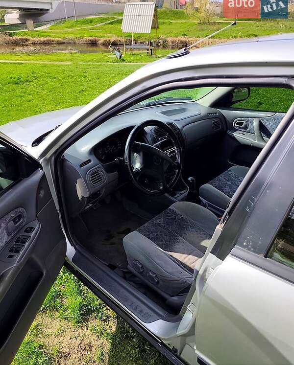 Седан Mazda 323 1998 в Вознесенске