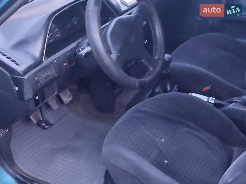 Седан Mazda 323 1993 в Кременце
