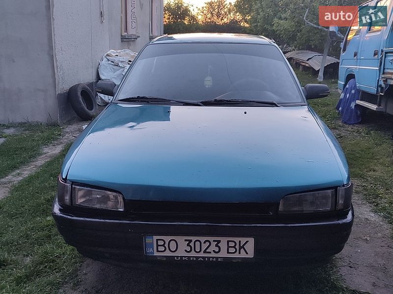 Седан Mazda 323 1993 в Кременце