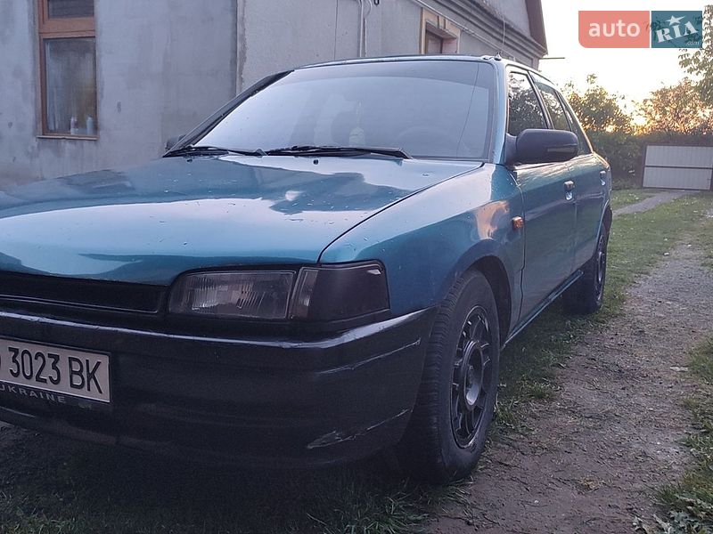 Седан Mazda 323 1993 в Кременце