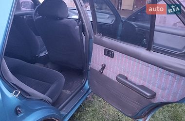 Седан Mazda 323 1993 в Кременце