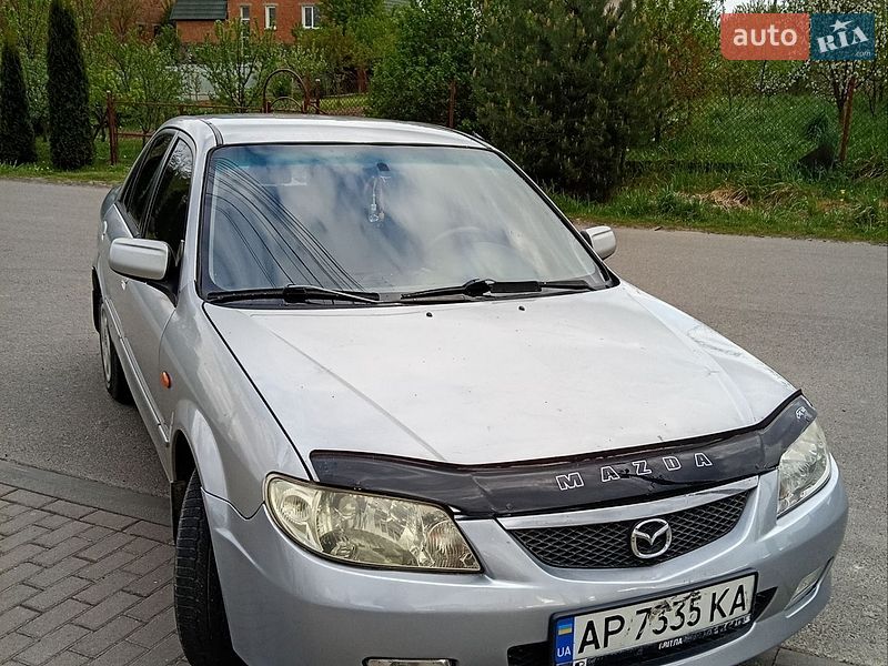 Седан Mazda 323 2002 в Львове