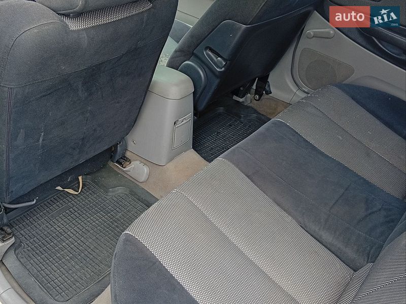 Седан Mazda 323 2002 в Львове