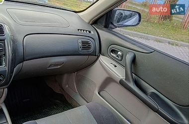 Седан Mazda 323 2002 в Львове