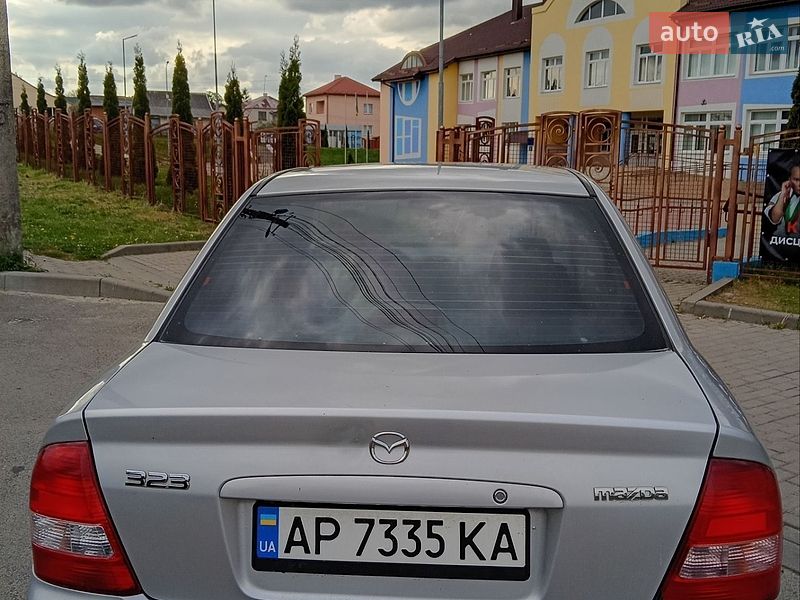 Седан Mazda 323 2002 в Львове
