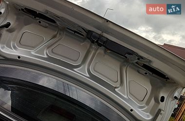 Седан Mazda 323 2002 в Львове