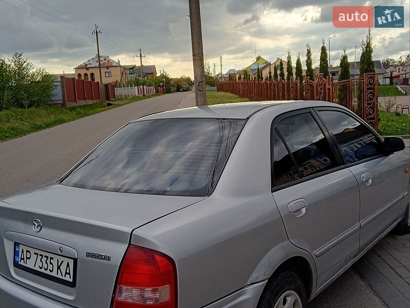 Седан Mazda 323 2002 в Львове
