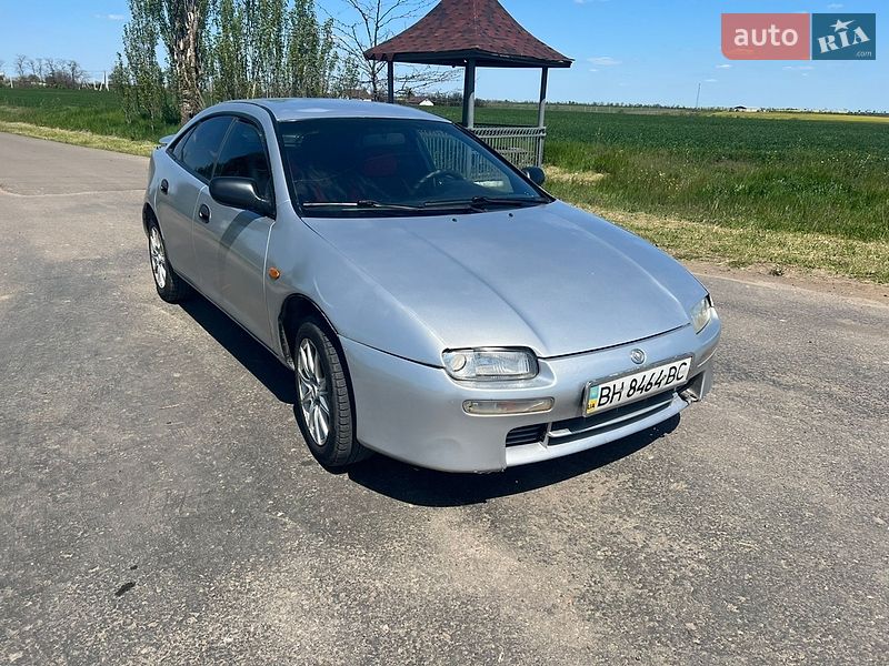 Седан Mazda 323 1995 в Одесі