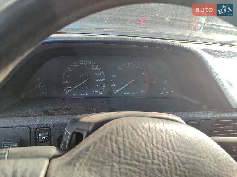 Седан Mazda 323 1990 в Дніпрі