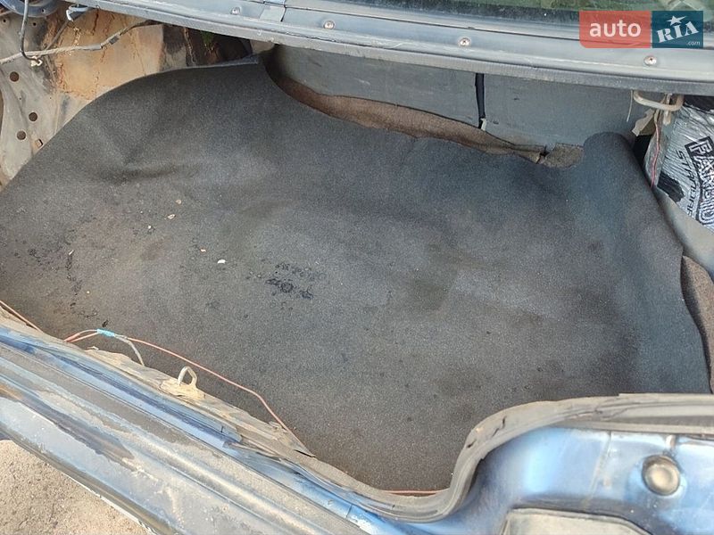Седан Mazda 323 1990 в Дніпрі