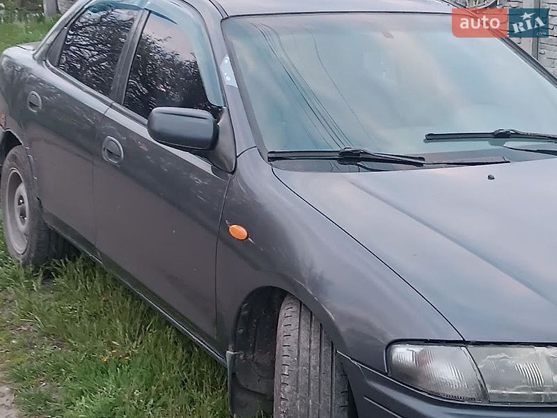 Седан Mazda 323 1997 в Новомосковске