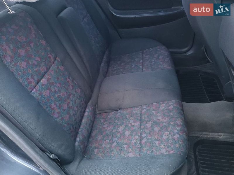 Седан Mazda 323 1997 в Новомосковске