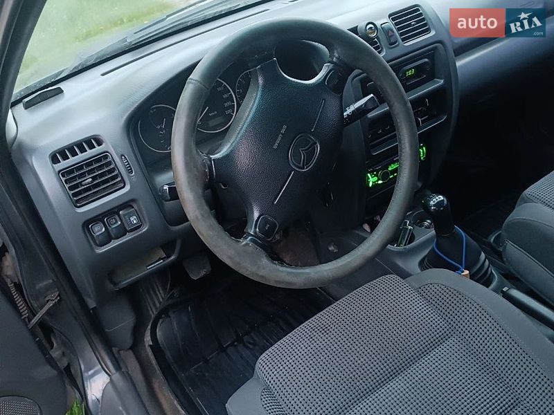 Седан Mazda 323 1997 в Новомосковске