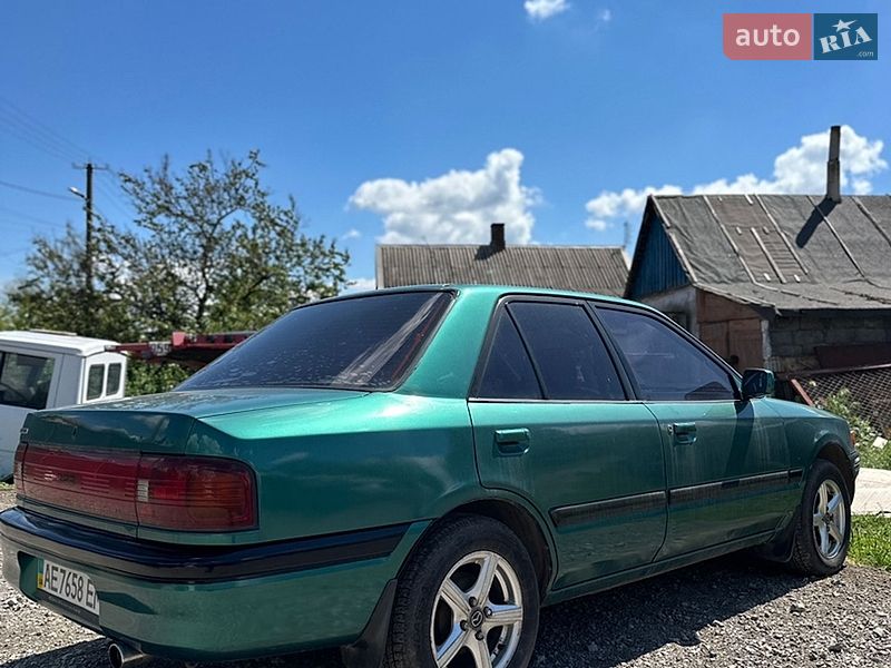 Седан Mazda 323 1995 в Кривом Роге