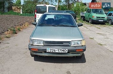 Седан Mazda 323 1987 в Ходореві