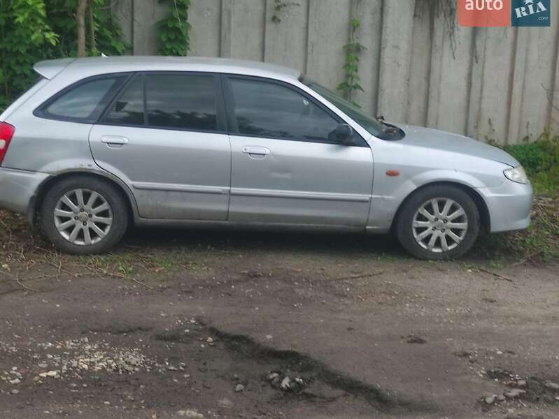 Mazda 323 2001