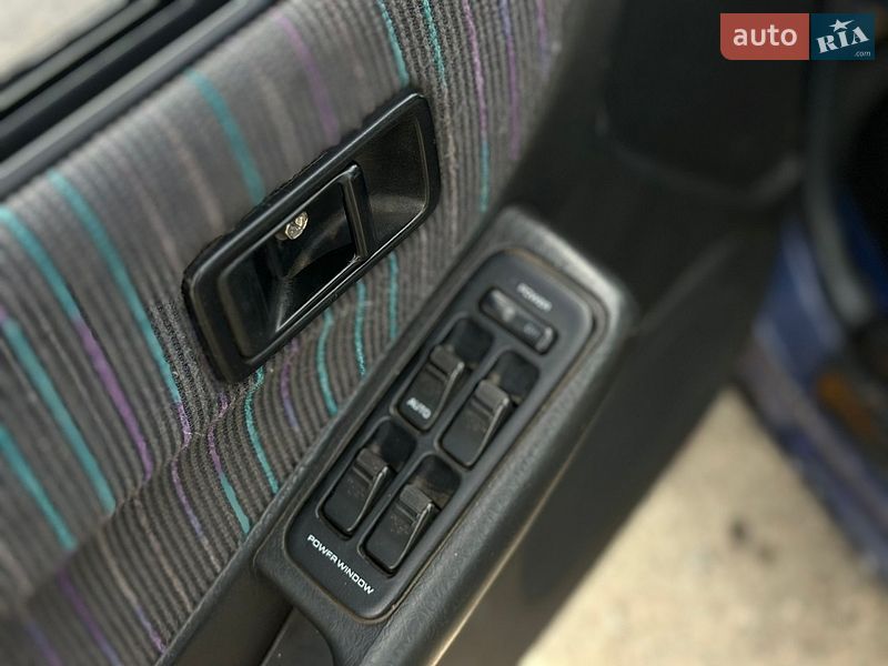 Хетчбек Mazda 323 1990 в Миколаєві