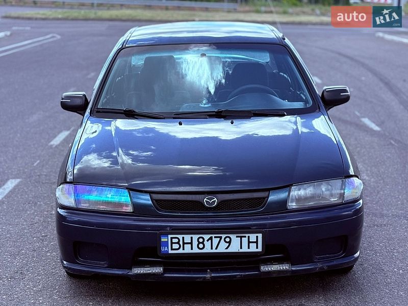 Седан Mazda 323 1998 в Одессе