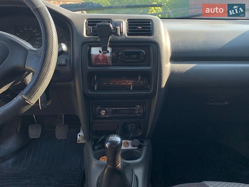 Седан Mazda 323 1997 в Полтаві