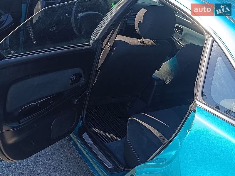 Хэтчбек Mazda 323 1998 в Нежине