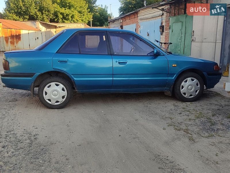 Седан Mazda 323 1995 в Сумах