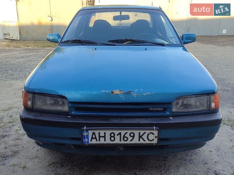 Седан Mazda 323 1995 в Сумах