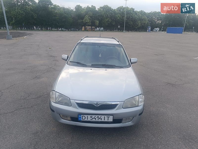 Mazda 323 2000