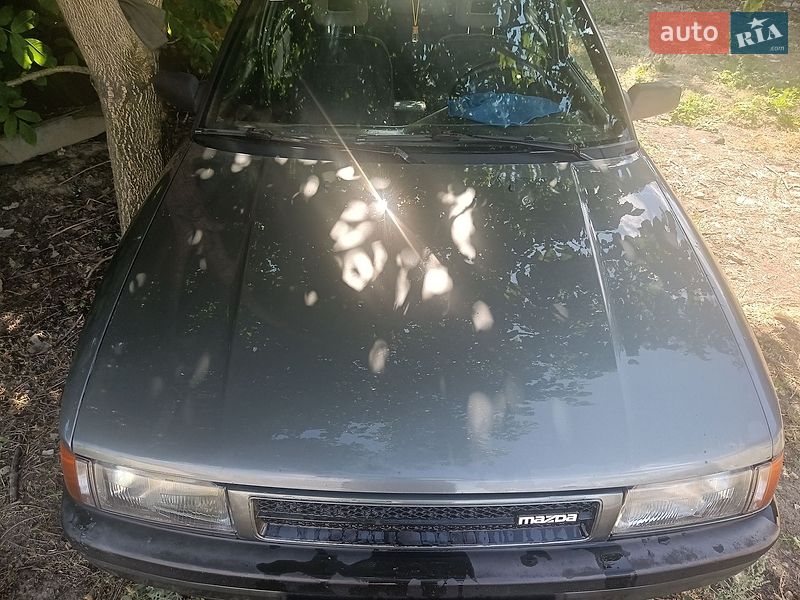 Седан Mazda 323 1991 в Днепре