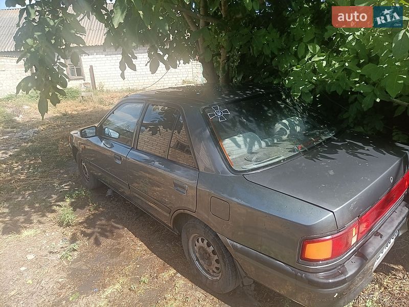 Седан Mazda 323 1991 в Днепре