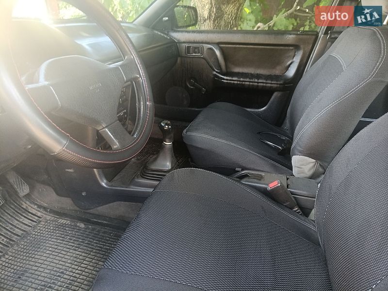 Седан Mazda 323 1991 в Днепре