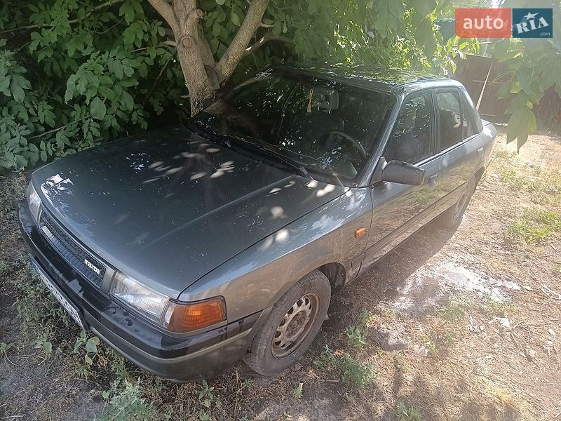 Седан Mazda 323 1991 в Днепре