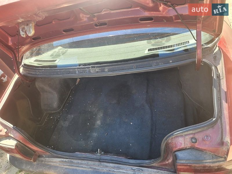 Седан Mazda 323 1991 в Киеве