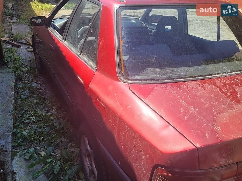 Седан Mazda 323 1991 в Киеве