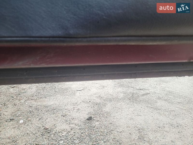 Седан Mazda 323 1991 в Киеве