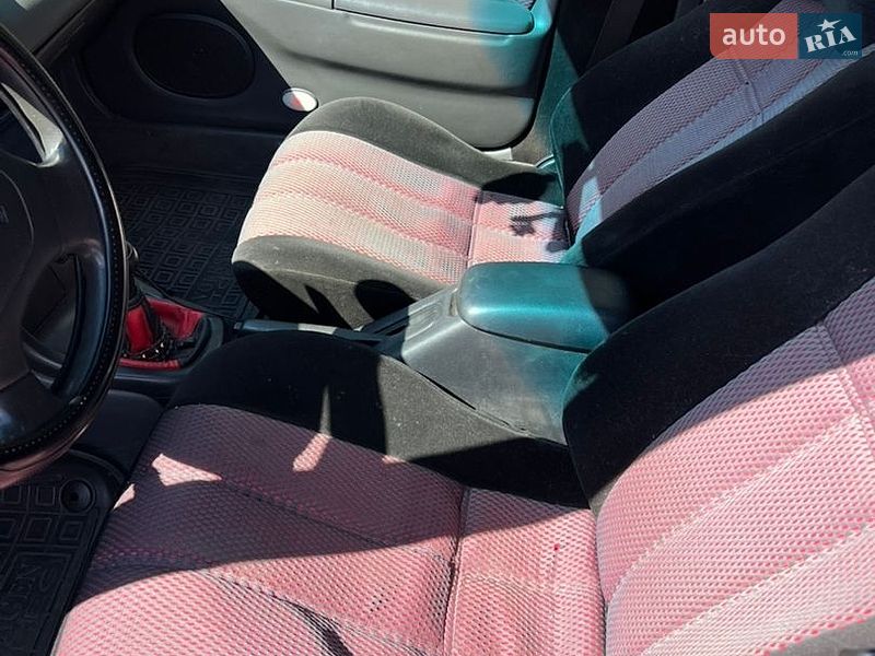 Хэтчбек Mazda 323 1995 в Хмельницком