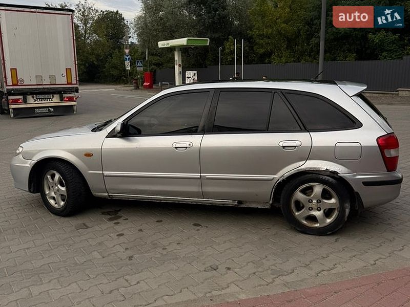 Хэтчбек Mazda 323 2001 в Черновцах